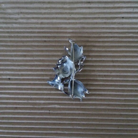 Little Girl Feeding Geese Brooch Pin Vintage - Picture 2 of 3